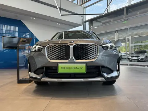 Go to the store to explore the price. After the BMW iX1 discount, the landing price is within 200,000.